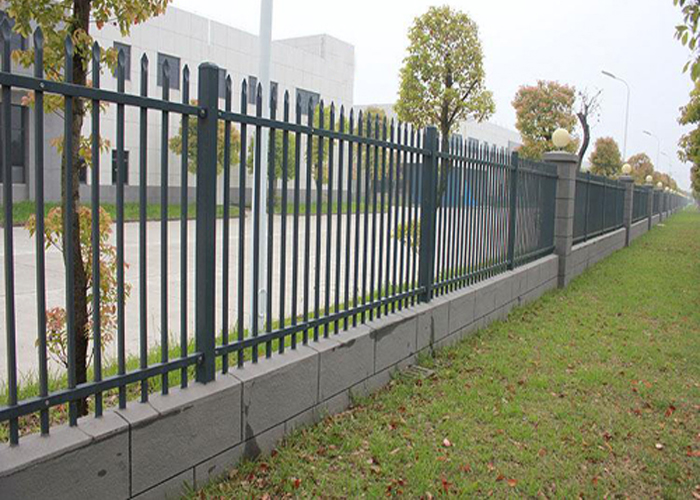 南昌工厂厂区锌钢围墙护栏工程案例