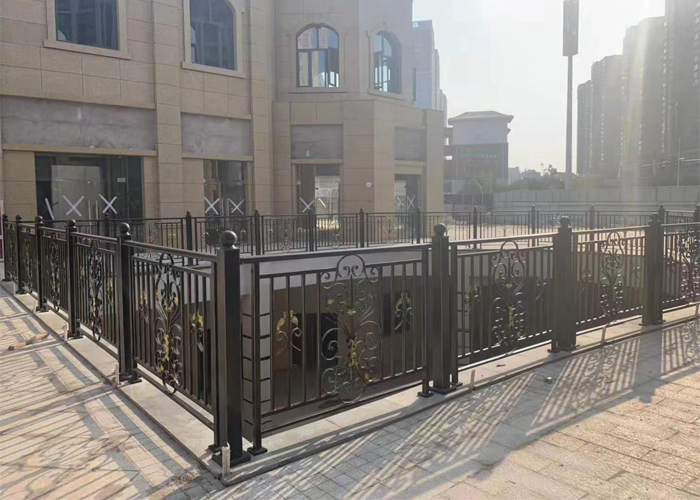 南昌商业中心商场室外锌钢护栏扶手工程案例